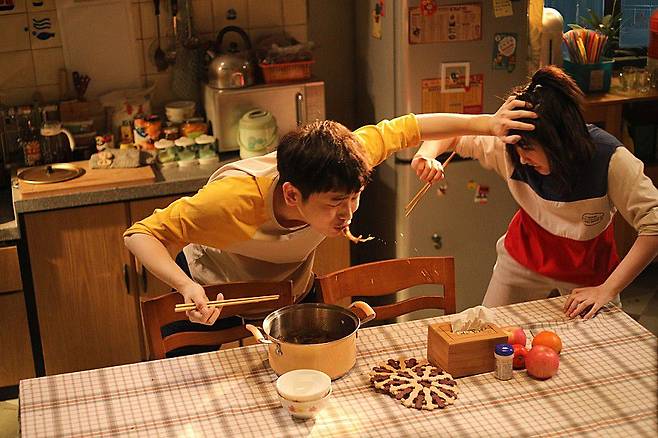 2018년 중국에서 개봉한 영화 '우리 오빠 좀 데려가'의 한 장면. 동명의 웹툰을 원작으로 한 작품으로, 중국 Z세대들을 겨냥해 큰 성공을 거뒀다고 평가받는다./리틀빅픽처스