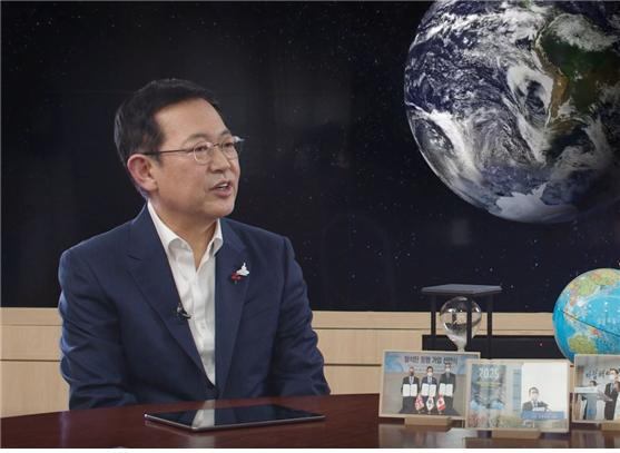 박남춘 인천시장이 ‘인천 친환경시대’라는 14분 분량 영상에서 인천이 친환경 자원순환 정책을 왜 추진하는지에 대해 설명하고 있다.