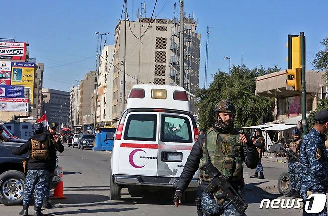 21일 이라크 바그다드의 시장에서 자살폭탄테러 두 건이 발생했다. © AFP=뉴스1