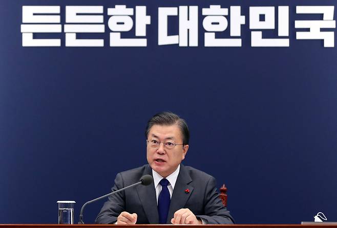 President Moon Jae-in chairs a National Security Council meeting at Cheong Wa Dae, Jan. 21, 2022. (Yonhap)