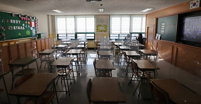지난해 12월15일 오전 서울 노원구 화랑초등학교에서 원격 수업이 이뤄지고 있는 모습. [연합]