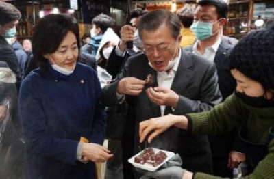 박영선 전 중소벤처기업부 장관(왼쪽)과 문재인 대통령(오른쪽). 출처 박 전 장관 페이스북