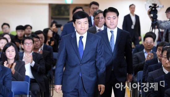 지난해 1월 13일 이성윤 신임 서울중앙지검장(가운데)이 서울 서초구 서울중앙지검에서 열린 취임식에 참석하고 있다./김현민 기자 kimhyun81@