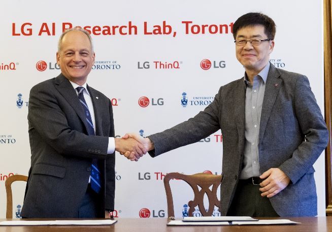 LG CTO Park Il-pyung (right) shakes hands with University of Toronto President Meric Gertler to mark launch of the LG AI Research Lab in 2018.