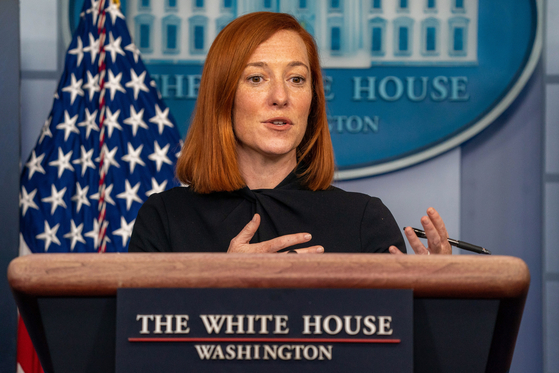 White House Press Secretary Jen Psaki speaks at a press conference at the White House in Washington Friday and tells reporters that the Joe Biden administration plans to adopt a “new strategy” on North Korea. [EPA/YONAHP]