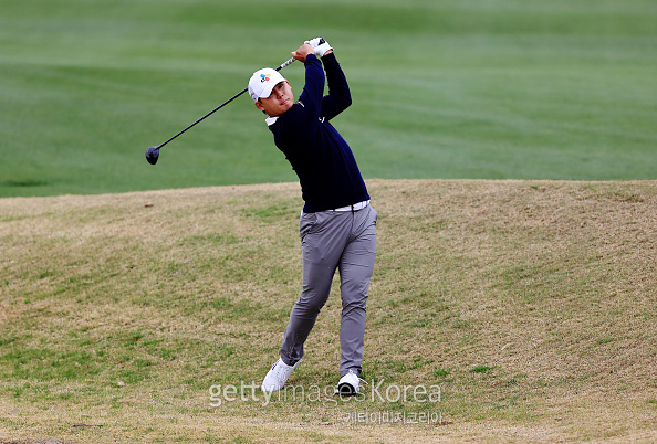김시우가 24일(한국시간) PGA 투어 아메리칸 익스프레스 3라운드 8번홀서 벙커샷을 하고 있다. [게티이미지]
