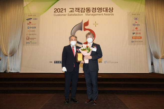 볼보그룹코리아가 지난 22일 한국지속경영평가원이 주관하고 한국언론인협회가 후원하는 ‘2021 고객감동경영대상’ 시상식에서 제조부문 대상을 수상했다. (사진=볼보그룹코리아)