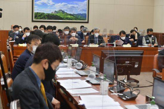 지난해 11월18일 국회에서 열린 국제노동기구(ILO) 핵심협약 비준 준비를 위한 입법공청회 모습.(이미지 출처=연합뉴스)