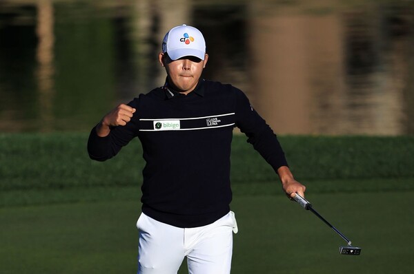 김시우가 25일(한국시각) 캘리포니아 라킨타에서 열린 피지에이(PGA) 투어 아메리칸 익스프레스 4라운드 17번홀에서 버디를 잡은 뒤 환호하고 있다. 라킨타/AFP 연합뉴스