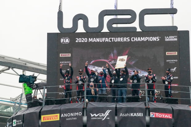 현대자동차가 2019년에 이어 지난해에도 제조사 부문 WRC 우승컵을 들어 올렸다. 사진 = 현대차