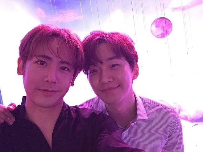 Group 2PM member Nichkhun celebrated semi-hos birthday.On January 25, Nichkhun wrote on his personal Instagram account, Lively! Weve had so few two-shot pictures that its been 10 years since weve been looking for... Happy, healthy and must be Wealthy!!and posted a picture.Nichkhun and semi-ho in the public photos added a sense of warmth by staring at the camera with a smile.Suk Jae-hyeon on News