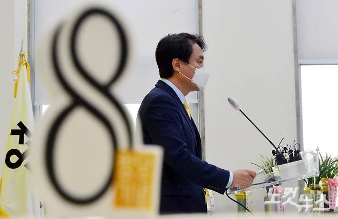 김종철 정의당 대표가 지난해 10월 국회에서 열린 정의당 창당 8주년 기념식에서 인사말을 하고 있다. 윤창원 기자