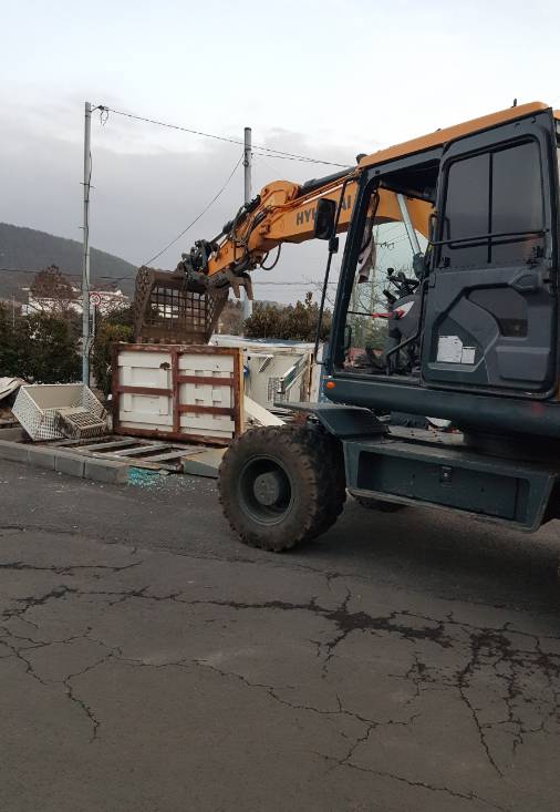 ATM 파손 사건 현장 모습. 독자 제공