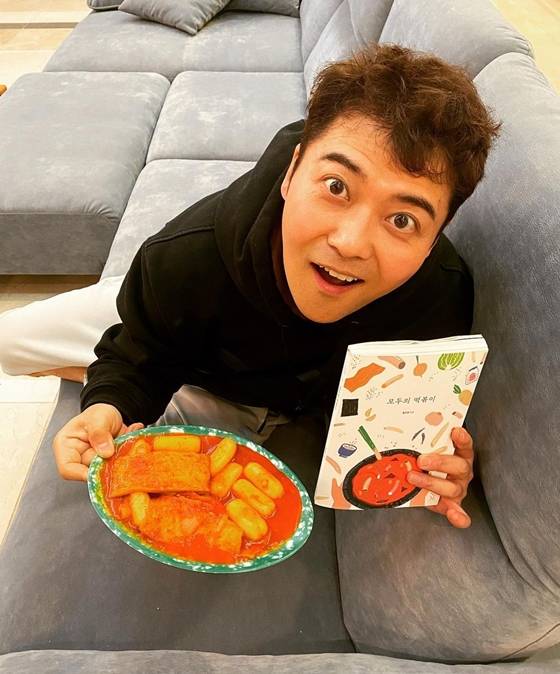 사진출처=전현무 공식 SNS