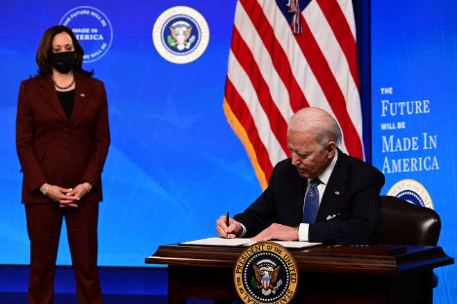 카멀라 해리스(왼쪽) 미국 부통령과 조 바이든 미국 대통령. (사진=AFP)