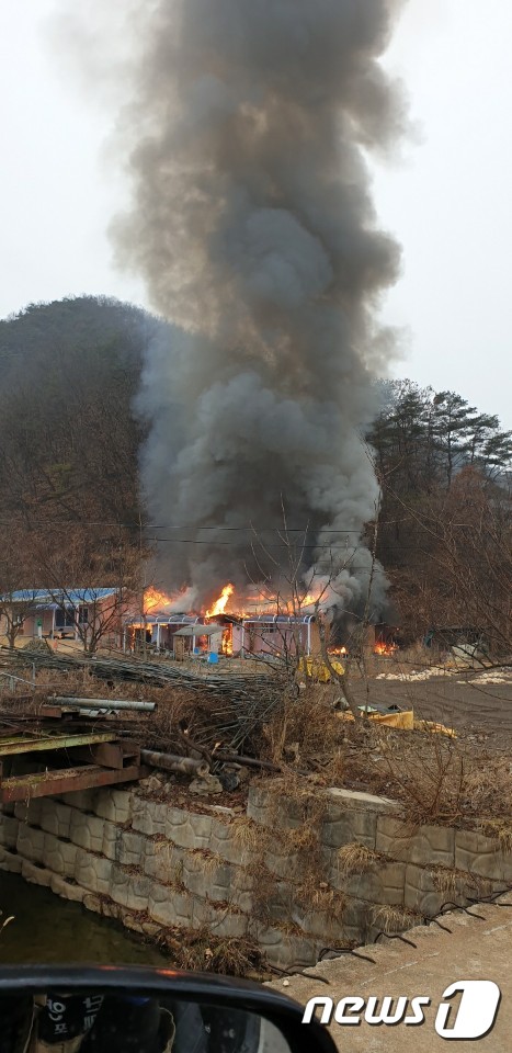 26일 단양군 매포읍 삼곡리 주택에서 화재가 발생해 70대 여성이 사망했다.(단양소방서 제공)© 뉴스1