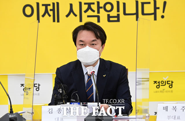 시민단체 활빈단은 철저한 수사를 요구하며 26일 김 전 대표를 서울 영등포경찰서에 고발했다. /남윤호 기자
