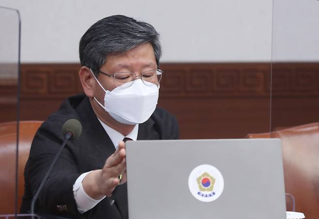 이용구 법무부 차관이 26일 정부서울청사에서 열린 국무회의에 참석하고 있다./뉴시스