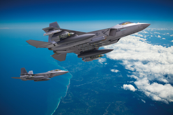 KF-X 한국형 전투기 비행하는 모습 그래픽. 올해 4월 시제기 완성 후 2026년까지 시험 비행 평가가 진행된다. 방위사업청 제공