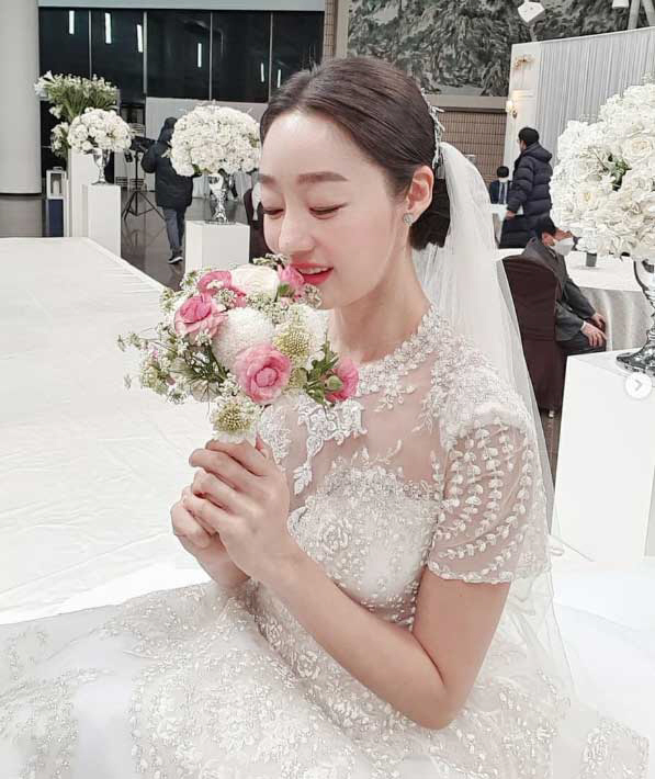 Actor Choi Yeo-jin has unveiled the filming scene of Wedding Dress.Choi Yeo-jin posted a picture on Instagram on the 27th, writing, I...marriage...not yet...no.In the open photo, Choi Yeo-jin is wearing a Wedding Dress and taking an elegant pose with a bouquet.Choi Yeo-jin has released a new KBS2 The Count of Monte Cristo drama shooting.Meanwhile, KBS2 The Count of Monte Cristo starring Choi Yeo-jin Lee So-yeon is scheduled to be broadcast on February 15th.