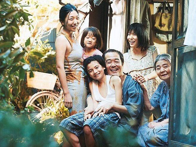 A scene from the film “Shoplifters.” (provided by Tcast)
