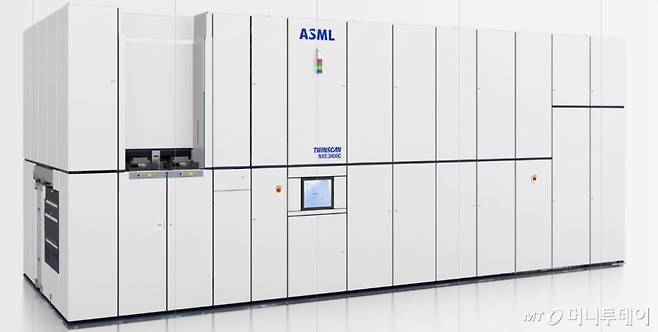 ASML의 극자외선(EUV) 노광 장비인 트윈스캔 'NXE-3400C'. 이 장비 1대 가격이 2000억원 가량 된다. /사진제공=ASML