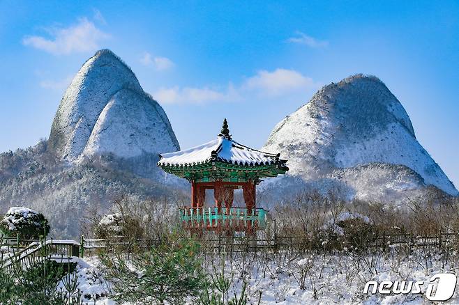 2021~2022 한국관광 100선'에 4회 연속 선정된 진안 마이산 전경.(전북도 제공)2021.1.28/© 뉴스1
