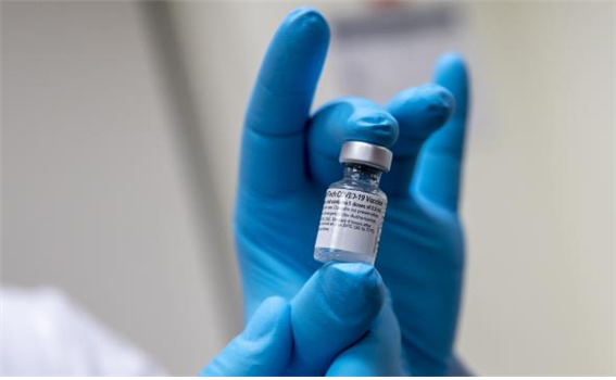 국내 첫 신종 코로나바이러스 감염증(COVID-19·코로나19) 백신 접종이 국립중앙의료원에서 진행된다. 사진은 국내 첫 접종제품이 될 가능성이 높은 미국 화이자 백신이다. 위키미디어 제공