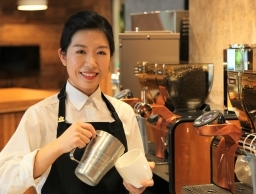 스타벅스 커피대사로 선정된 김성은 파트너