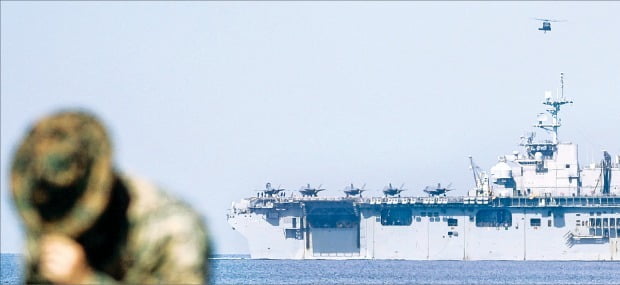 2019년 11월 美군함 남중국해서 훈련하는 모습/사진=EPA
