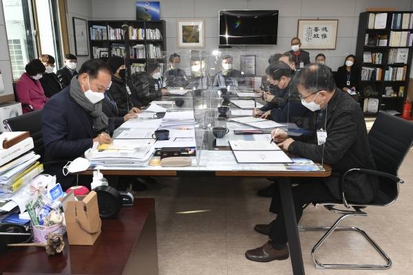 양평군에서는 지난 27일 양평군 기업인협의회와 세자녀 이상 출산가정 지원을 위한 업무협약을 체결했다. / 사진제공=양평군