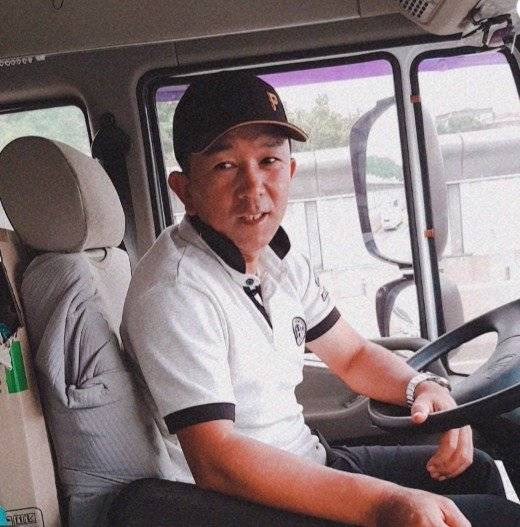 새 삶을 기약하며 어렵게 마련한 스카이차를 운전하는 조광호 대표. 조광호 대표 제공