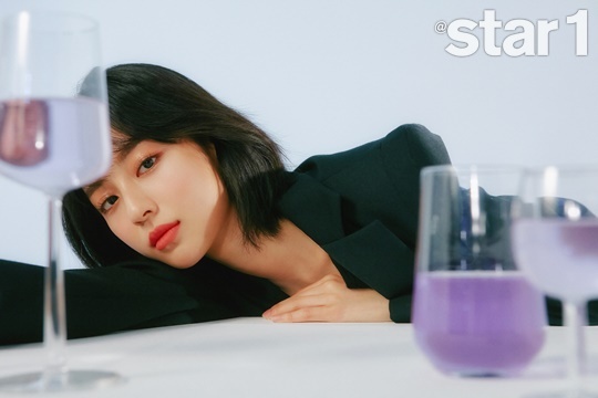 Actor Kang Min-ah, who is appearing as the new Spring High School Miniforce Insa Choi SuA in TVNs Goddess Gangrim, joined the picture in the February 2021 issue of Star & Style Magazine.In this picture, which was held in a calm and modern atmosphere, Kang Min-ah impressed the field staff with a flexible and elegant pose and deep expression of eyes.Kang Min-ah, who plays the role of Choi SuA, which boasts a Miniforce personality in TVN Goddess Gangrim based on popular webtoons.The synchro rate with the original character is about 30%, the director said that SuA Character is cute and youthful and I want it to be seen as the best insane in the school.Thanks to this, I was able to become the ear yomi SuA of the new Spring high school. Kang Min-ah said, The scene is always cheerful and pleasant because it is shooting with my peers. He made a separate place, saying, I hope the actors will get close to each other before the director starts shooting in earnest.I was happy to be able to make good memories with the actors by shooting a school trip in Goddess Gangrim, even though I had never been on a school trip before when I made my debut as a child actor early on, he said.Kang Min-ah, whose fan club name is Almond Bongbong, calls fans nicknamed Bongbongi, said, When the movie Park Hwa-young was released, I was happy to communicate with many people around GV. He also said that he wanted to meet with fans and have a fan meeting to talk with them.New Year.Kang Min-ahs picture and interview, which says that his year is back and wants to work harder than anyone else, can be found in the February issue of At style magazine.Photo At style