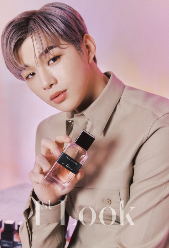 Givenchy Beauty (GIVENCHY BEAUTY) has announced the selection of The Artist Kang Daniels Perfume Model.Kang Daniel, who has shown a unique charm and atmosphere as a Givenchy Beauty official model since 2019, will expand his category to Perfume as well as color, and will carry out more diverse campaign activities.Givenchy Beauty released a cover with Kang Daniel through First Look 212.Kang Daniel in the public cover captures the attention of those who see it as a perfect chemistry with chic eyes, edged look, and Perfume with the popular The Artist down force.The Lanterdi O de Per with Kang Daniel in the cover is a woman Perfume with a bold reinterpretation of elegance, which contains orange blossoms that remind me of a beautiful bouquet, jasmine and a fragrance of moonflower.It also combines wood-flavored betiver and pacholi to feature feminine yet chic charm.The De Givenchy Collection, which was selected by Kang Daniel, is a new collection of Couture Signature Perfume released in 2021 at Givenchy Beauty.The De Givenchy Collection, which contains the identity of the Givenchy House, consists of nine unique flavors, ranging from eight gender-free Perfume and Couture signatures, each of which has a special raw material combined in a new way.In Korea, you can meet with Explusive at Shinsegae Times Square Givenchy Beauty store from February 4th.As the official model of the Givenchy Beauty, we expect Kang Daniel to participate in various campaign activities and have positive synergy with the brand, said a Givenchy Beauty official. We are going to expand the category with Perfume and show more variety and attractiveness, so I would like to ask for your attention.