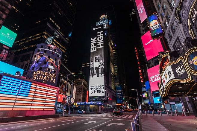 뉴욕 타임스퀘어에 메인 전광판을 장식하고 있는 에픽하이의 앨범 커버. /사진=에픽하이　페이스북