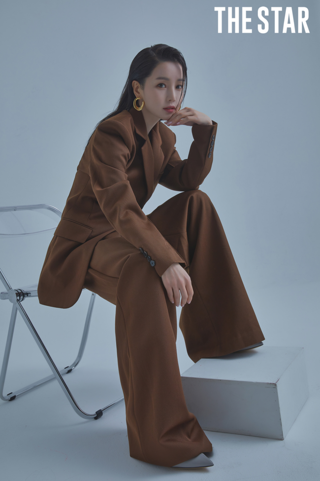 Actor Nam Gyu-ri fashion pictorial has been unveiled.In this photoreal released in the February issue of The Star magazine, Nam Gyu-ri showed off a new chic charm that was different from the previous one.In the open photo, Nam Gyu-ri showed off the fashionista by showing all-Spring trendy fashion such as wearing chic suits or sunglasses.In an interview after the shooting of the pictorial, Nam Gyu-ri said, I usually like shooting the pictorial. The style of pursuing all-spring comfort is likely to continue.I hope you will use your flower pattern and stripe to create a spring atmosphere. In the first half of this year, Nam Gyu-ri, who appeared in the anticipated drama You Are My Spring, said, I took on the most loving character in Nam Gyu-ris acting life.Im just a bit of a bloke, and Im a lot of a bloke myself, he said. I think this appearance has been in me.I want to take out my appearance one by one and show it. When asked about the solo song or album release plan as singer Nam Gyu-ri, Thankfully, there are so many people who still wait for Song, so I want to sing, he said. Whatever appearance it is, I will make an opportunity to present Song.I promise.When asked if he was loving now, he said, Yes. I am loving with my work.I have been working with my fans for a few years and I have been loving with my fans.  I feel like I can brighten up the interview now because I have a love character in the drama.I love it when I do love. Nam Gyu-ri, who has been attracting attention since his debut with his appearance, song skills and artistic sense.When asked about peoples attention and attention, he said, Thankfully, I didnt feel full of entertainment, but the stories I told at that moment became an issue and everyone seemed to be happy. I was very interested and I couldnt believe it at first, but I was afraid Id make a mistake after that.I really couldnt enjoy it then, he said honestly.Finally, when asked about Nam Gyu-ris goal this year, he said, I have done a lot of dark characters so far, but this year I want to show my unique atmosphere and bright appearance that I have hidden.If I can give you pleasure, I will be happy even if I am a broken appearance.  This year is a cow year, so I want to communicate constantly while working hard. 