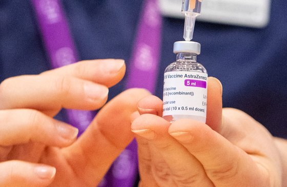 코로나19 백신 중 국내 최초로 접종될 예정인 아스트라제네카의 백신. [EPA]