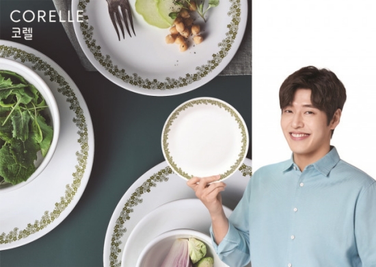 Global kitchen utensils leader company Corelle Brands said it had selected Actor Kang Ha-neul as its new advertising model in 2021.Corell Brand has successfully completed filming video commercials in January, and will launch full-scale brand marketing activities with Kang Ha-neul starting from Corell ads on January 25 and Instant Pot ads on January 31.The Korel Brand advertisement with Kang Ha-neul can be found on various channels such as TV, Korel Brand official website, SNS account, etc. In the Korel Brand YouTube channel, you can also see interviews with the vivid stories of Kang Ha-neul, who has never been revealed, such as feeling small happiness and comfort at the table with house food or plating.Kang Ha-neul, who became Corell Brands new face, previously captured the hearts of female fans with her Yongsik character after finishing her military service in May 2019 and starring in KBS 2TV Around Camellia Flowers, and is set to release this years films The Pirate Movie: The Goblin Flag and Your Story.I think this meeting will be a great synergy with Corell Brand, a global kitchen utensils leader who has led a healthy kitchen culture, with the smart and clean image of Actor Kang Ha-neul, who has been shown through various media, said Corell Brand, marketing director at the company. We expect to be able to deliver technology and brand value widely. 