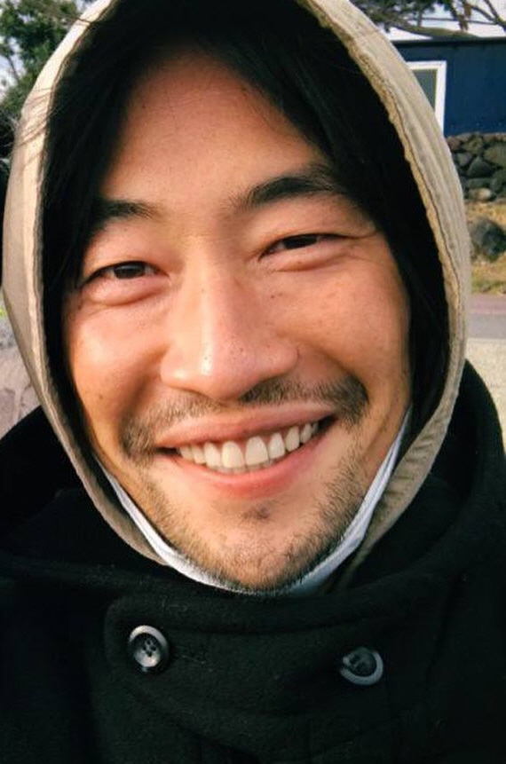 The latest Nice situation for Actor Ryoo Seung-bum has been revealed.Heavens Bookstore Moussa posted a picture on the official Instagram on the 2nd, along with an article entitled Ryoo Seung-bum Actor stopped by Moussa for a while.Ryoo Seung-bum in the photo has a bright smile and added a good feeling to the healthy situation.In particular, Ryoo Seung-bum showed off his fashionista-like appearance with a comfortable and stylish appearance.I do not know if I will go to my wifes Workshop in back this year, said Heavens Bookstore Moussa. I hope the situation and situation will be right.Heavens Bookstore Musa located in Jeju Island is famous as an independent bookstore operated by singer Yozo.Meanwhile, Ryoo Seung-bum was congratulated in June last year for announcing marriage and the news of the daughter.Ryoo Seung-bums wife is a Slovakian 10 years younger and is known to be a painter in France.