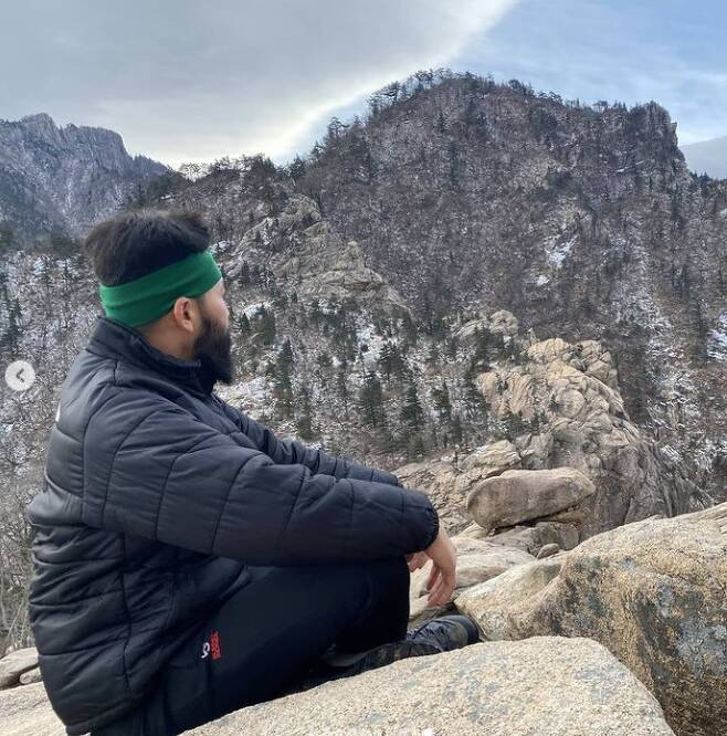 Broadcaster Noh Hong-chul has released a recent situation.Noh Hong-chul posted on Instagram on the 2nd of the month, A-YO!Hair and Hairstyle grow Hair and Hairstyle grow Hair and Hairstyle Anyone who grows up The photo shows Noh Hong-chul sitting on a rock on the top of the mountain, gathering his hands and praying.Free styles such as a beard and a long hairstyle that grew up attract attention.When the photo was released, the netizens responded such as Is not it Dosa, I did not go to find freedom, but I went to find the province and I was happy.On the other hand, Noh Hong-chul got off the MBC entertainment program Save me! Holmes last month, saying, I decided to become a freer person.Photo Noh Hong-chul SNS