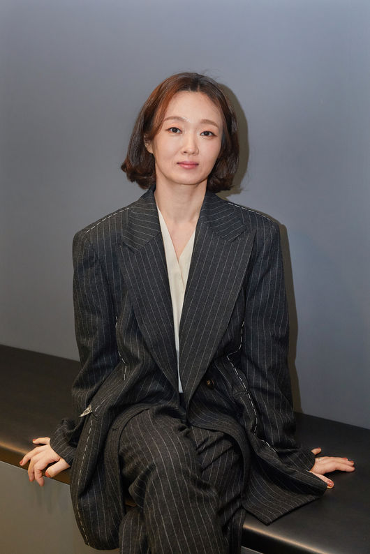 Lee Bong-ryeon of Run-on comforted Shin Se-kyung and viewers realistically and warmly. Lee Bong-ryeons warm side was not only in Drama but also in Interviews.Lee Bong-ryeon said in an Interview with JTBC Run On on March 3, I focused on the person who is Park-mae for the atmosphere and eyes of Lee Bong-ryeon.I tried to follow the ambassador, atmosphere and flow of Park Mae-yi. I tried to become a timid Lee Bong-ryeon and become a Park Mae-yi. Shin Se-kyung and Lim Siwan helped Park Mae-yi. Lee Bong-ryeon said, It is different from what I prepared and imagined at home and postpone it in the field.I usually worked with Shin Se-kyung and Lim Siwan a lot. Preparing for the details changes at the scene.Then I heard the feeling of the ambassador that Shin Se Kyung and Im Siwan had prepared, and then I focused on the breathing that could occur through him. In Sweet Home and Runon, which were released at the same time, Lee Bong-ryeon is in conflict with each other.Sweet Home and Runon are different times, but they were seen at similar timings, I think, but I can not ignore the time when they are shown.When I have a chance, I think I should train well in my usual concentration. Lee Bong-ryeon has been continuing various works without resting. Lee Bong-ryeon said, I participated in various works thinking that I had a long way to go to the hat.I need to know what my role is in the play, whether it is a minor or a supporting actor, and I want to continue training because it is training. Lee Bong-ryeon was serious about acting. Lee Bong-ryeon said, I sometimes do things that I will not experience for the rest of my life.Its also painful to collect references while playing Myeong-suk (who lost a child) in Sweet Home - collecting other peoples pain as data is ridiculous.I just look at the script and imagine the emotions of the characters in the story and sympathize in the line I can do. Even if there is no time, it is my job and I have to experience it. 