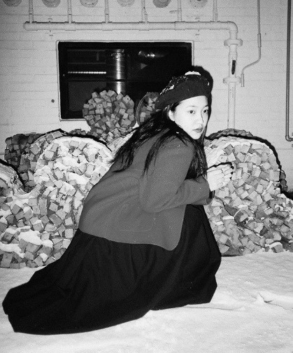 Red Velvet member Yeri reveals black and white photo to fansOn the 4th of today, Yeri posted a picture on his instagram saying, Yesterday when I snow.Yeri squats in the pile of white snow and stares elsewhere.Yeris unique atmosphere and black and white photographs combined to add to the mystery.In the photo, you can also see the Yeri costume: a black beret, a red coat, and a black dress.A scene from a Classical antiquity movie is reminiscent.The netizens who watched the photos cheered, Yeri took a picture yesterday when you came to snow? And What kind of pictures you take is pretty.Yeri Instagram