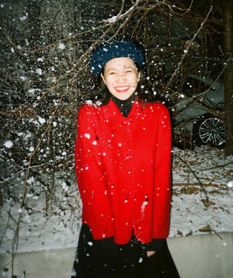 Red Velvet member Yeri reveals black and white photo to fansOn the 4th of today, Yeri posted a picture on his instagram saying, Yesterday when I snow.Yeri squats in the pile of white snow and stares elsewhere.Yeris unique atmosphere and black and white photographs combined to add to the mystery.In the photo, you can also see the Yeri costume: a black beret, a red coat, and a black dress.A scene from a Classical antiquity movie is reminiscent.The netizens who watched the photos cheered, Yeri took a picture yesterday when you came to snow? And What kind of pictures you take is pretty.Yeri Instagram