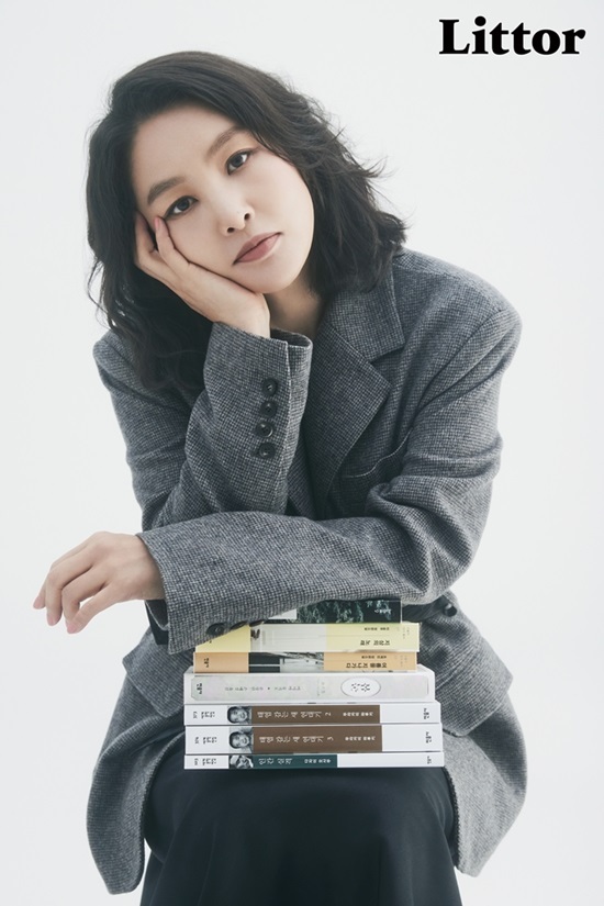 Actor Park Ji-Youngs idiosyncratic charms and interviews have been released.Park Ji-Young recently caught the attention of readers by revealing his daily life with books and revealing his firm belief in Acting in an interview with the bimonthly literary magazine Litter.Park Ji-Young in the public picture revealed the grace of Actor who is full of internality with a pose that feels natural and subtle atmosphere.Park Ji-Young, who added elegance with long dress and oversized jacket, showed off her charm with a bright smile like a girl even though she emits chic.Park Ji-Young said, I think literature is a reflection on me through the life of others. He said that he was excited about introducing books and writers who have been saving for a long time.Park Ji-Young recalled his time living in Korea and Vietnam and said, Every time I came to Korea, I filled the trunk with books.When you read it, you will be in Korea again in the trunk. When you go home, the sun is dark, but everyone is watching the book without turning on the light. He also revealed his own Engine of Youth, which has been steadily Acting for more than 30 years.Park Ji-Young said, Now I think it is Engine of Youth to live a variety of old, young, and charismatic lives in my work.I choose a person who can do this or that as long as I choose the script. Park Ji-Young, who still dreams of meeting good works, plans to find the public with various works this year.In the JTBC drama Festa I have left the path scheduled to be broadcasted in the first half of the year, I transform into a mother who is devoted to her daughter.In the new JTBC drama Human Disqualification, which confirmed the appearance, it will completely digest the character who concealed the shadowy secret in the decomposing splendor with Actor Arran, which is the second day.Interview and pictorials that can confirm Park Ji-Youngs literary sensibility can be found in Letter 28.Photo = Letter