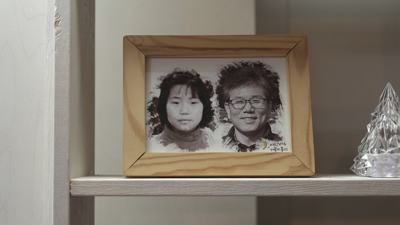A picture of Seo Gi-won, right, and his daughter Hee-young, who went missing in 1994. [JEON TAE-GYU]