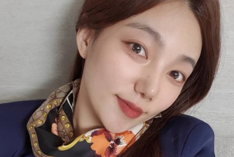Actor Lee Chae-young has captured Eye-catching by revealing her pure-hearted current situation.Lee Chae-young posted a picture on his Instagram on the 16th with an article entitled Hello? I am so cute, pure makgeolli.Lee Chae-young in the photo is staring at the camera.Lee Chae-young, who wore a blue jacket and muffler, captivates Eye-catching by sporting doll visuals on porcelain skin.The charm of pure pureness, which shows a large deer eye, is admirable.Meanwhile, Lee Chae-young met with fans through KBS2 daily drama Secret Man.
