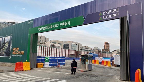 17일 지하 터파기 공사가 진행 중인 현대차의 서울 삼성동 GBC 신축 건설현장. 김영민 기자