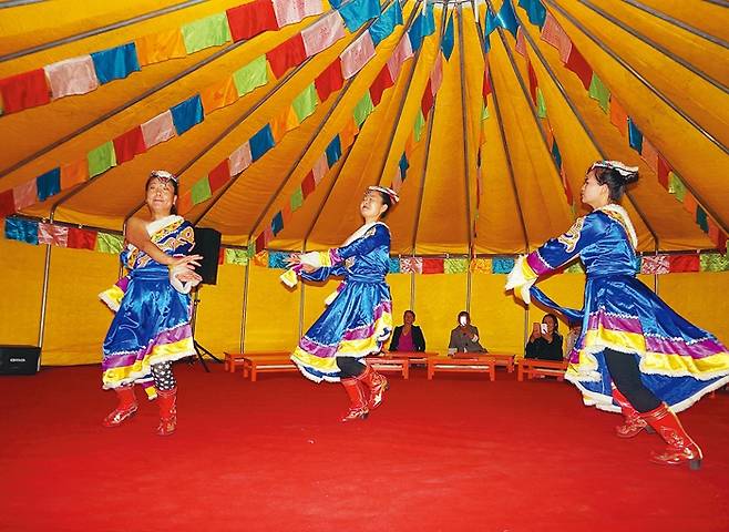 티베트 춤.