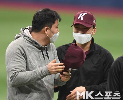 두 번째 휘청거리는 김태훈. "그렇게 세게 때리면 어떡해요~" 이승호는 싱글벙글이다.