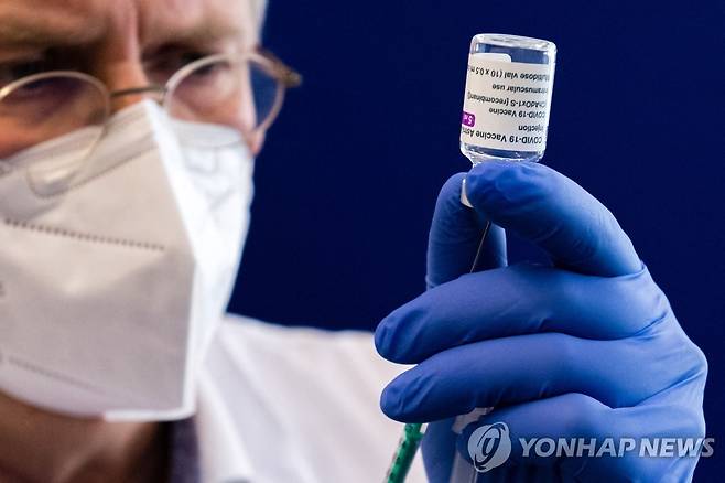독일 병원서 아스트라제네카 백신접종 준비하는 의료진[AFP=연합뉴스]